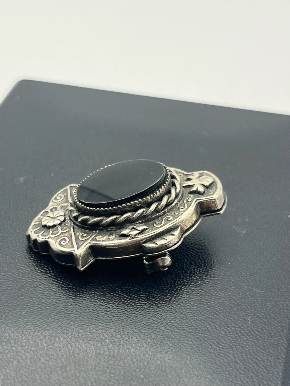 N/A silver tone